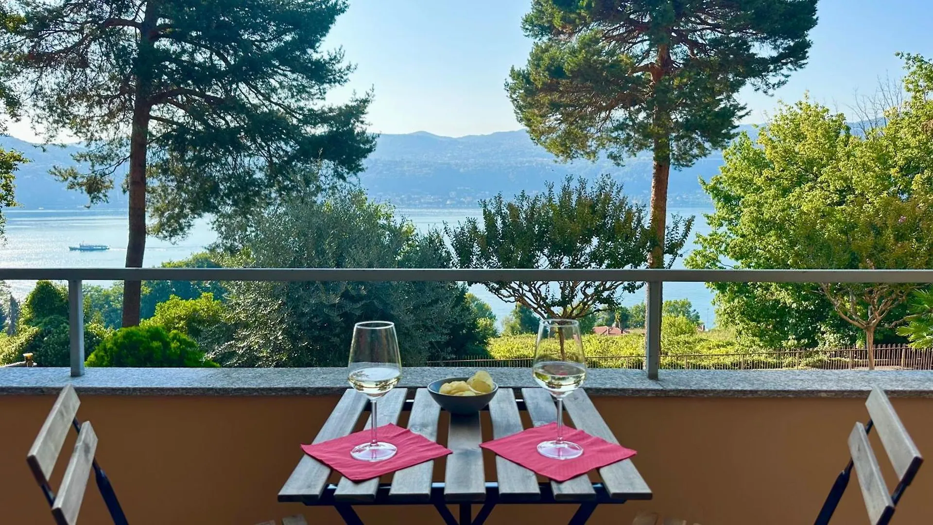Bellavista-Lake View Apartment - Ranco Italy