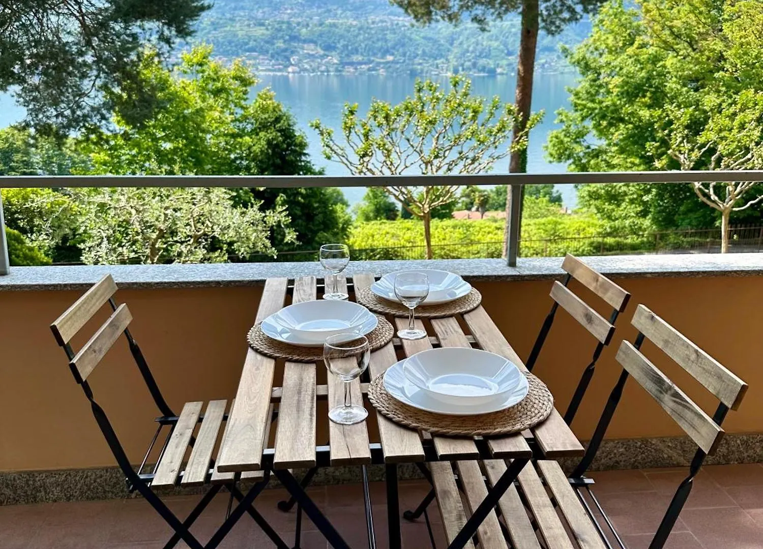 Bellavista-Lake View Apartment - Ranco 0*,  Italy